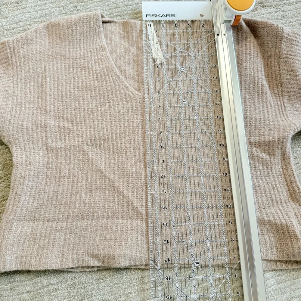 Aritzia babaton mondo sweater. Lightweight non-itchy Merino wool. Size X-Small - Picture 11 of 11